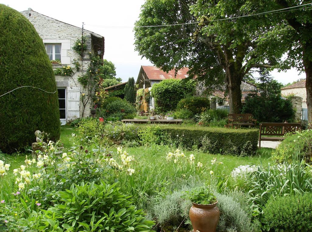 A L'Antan - La Ferme D'Octave Panzió Saint-Hilaire-de-Villefranche Kültér fotó