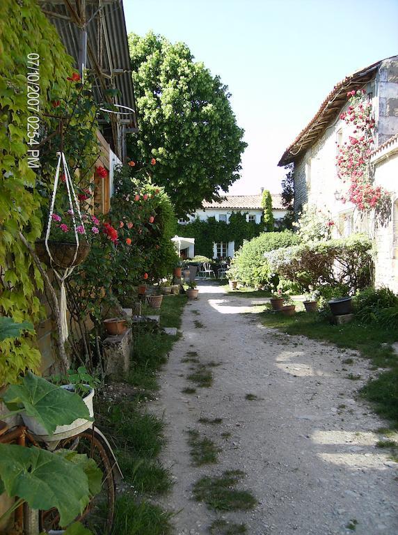 A L'Antan - La Ferme D'Octave Panzió Saint-Hilaire-de-Villefranche Kültér fotó